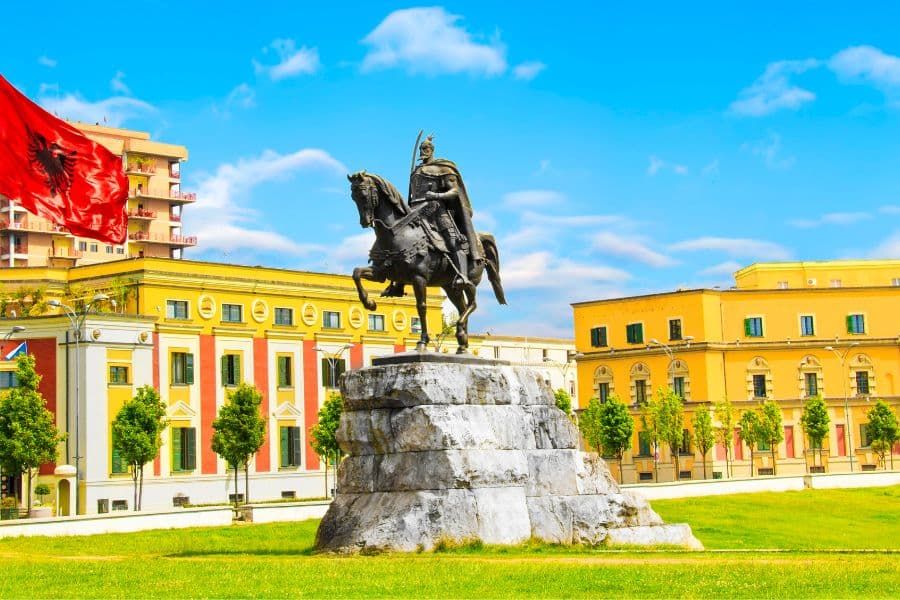 Piazza Skanderbeg tirana